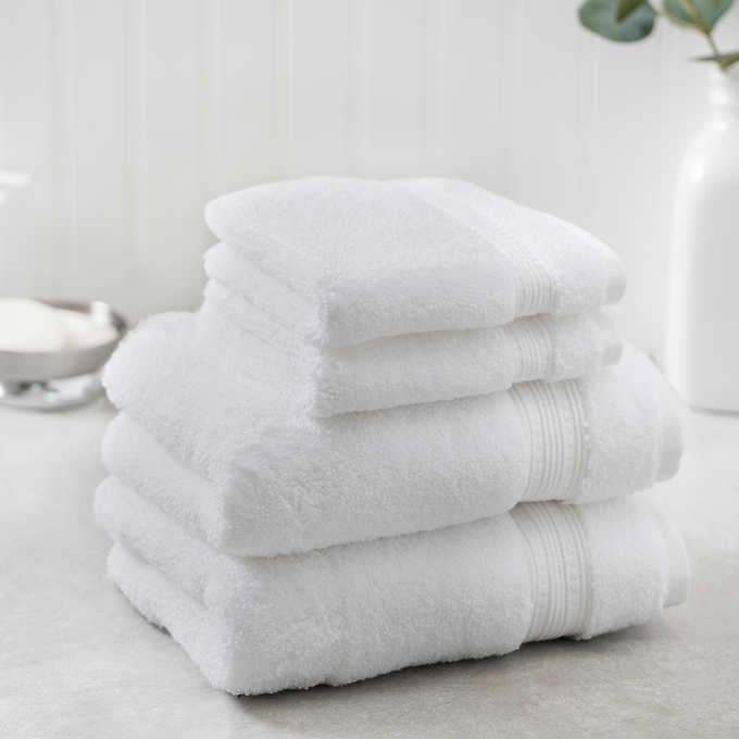 The Best White Fluffy Towels - Natalie Mason