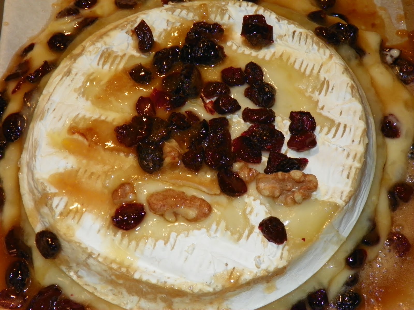 Baked Brie with Cranberries and Candied Walnuts